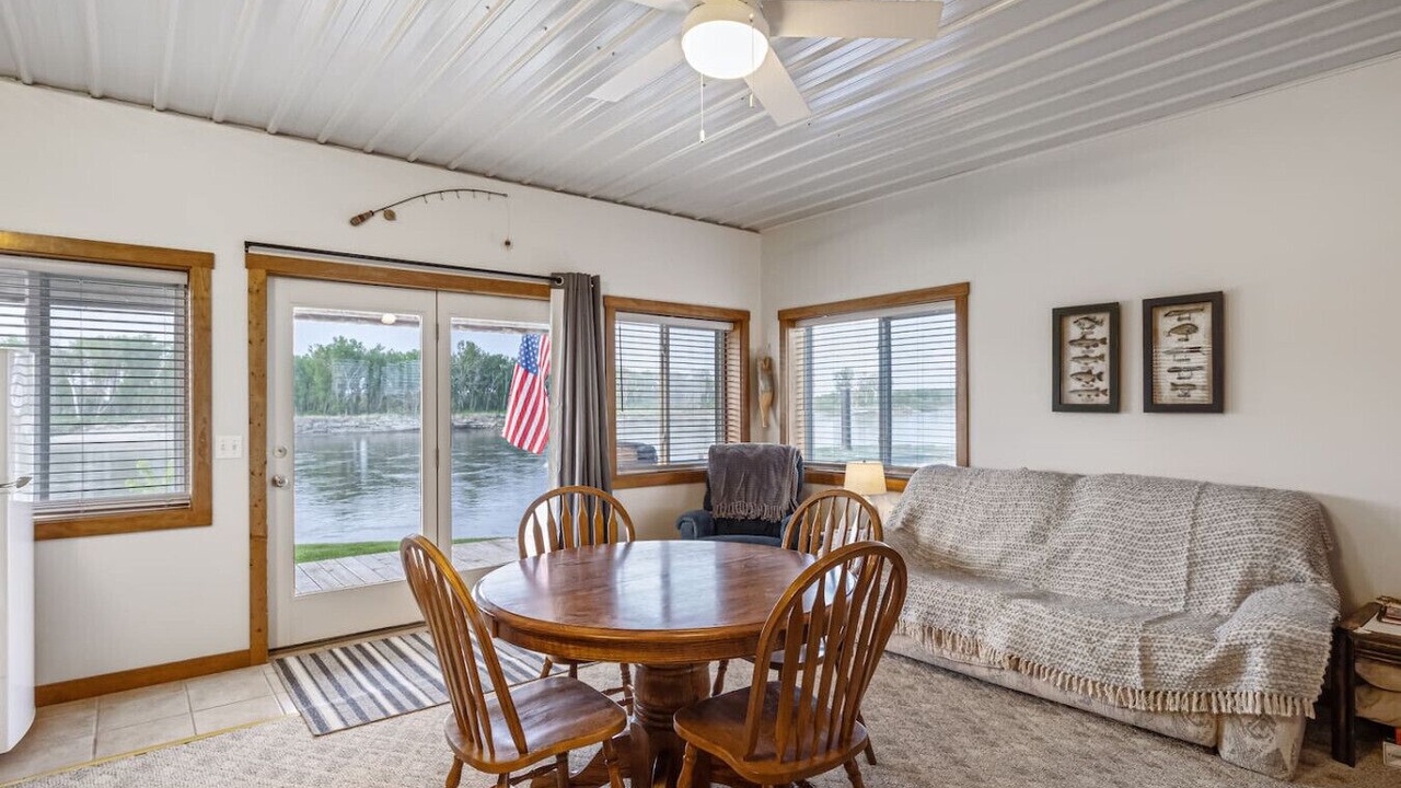 Photo of Livingroom in Burt County