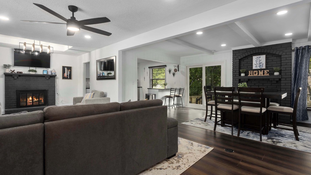 Photo of Livingroom in Lenexa