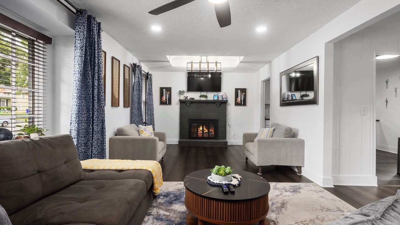 Photo of Livingroom in Lenexa