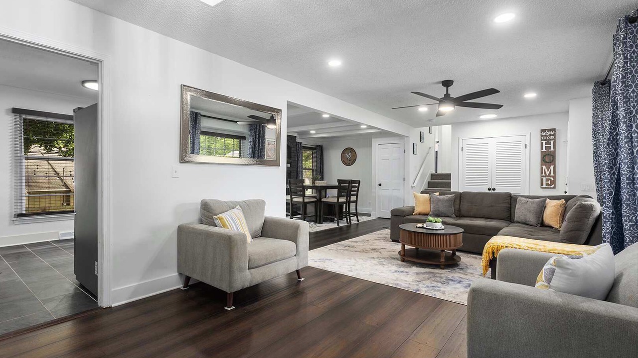 Photo of Livingroom in Lenexa