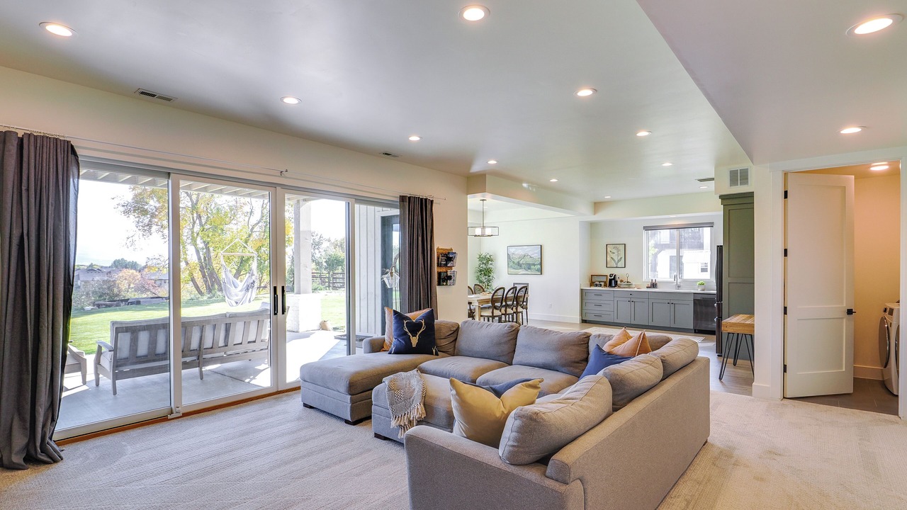 Photo of Livingroom in Midway