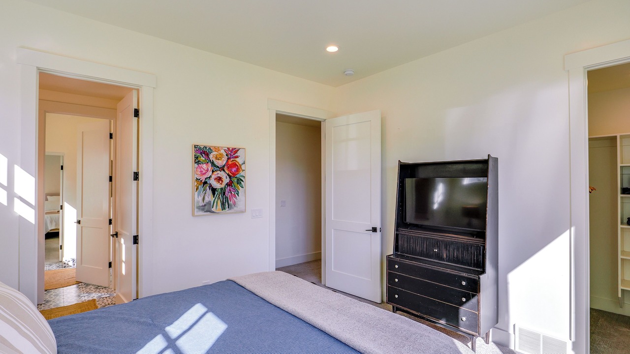 Photo of Bedroom in Midway
