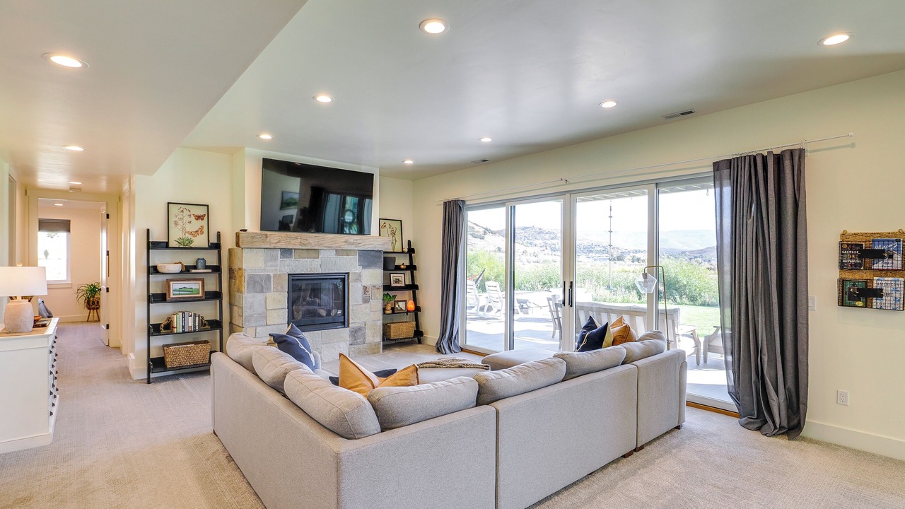 Photo of Livingroom in Midway