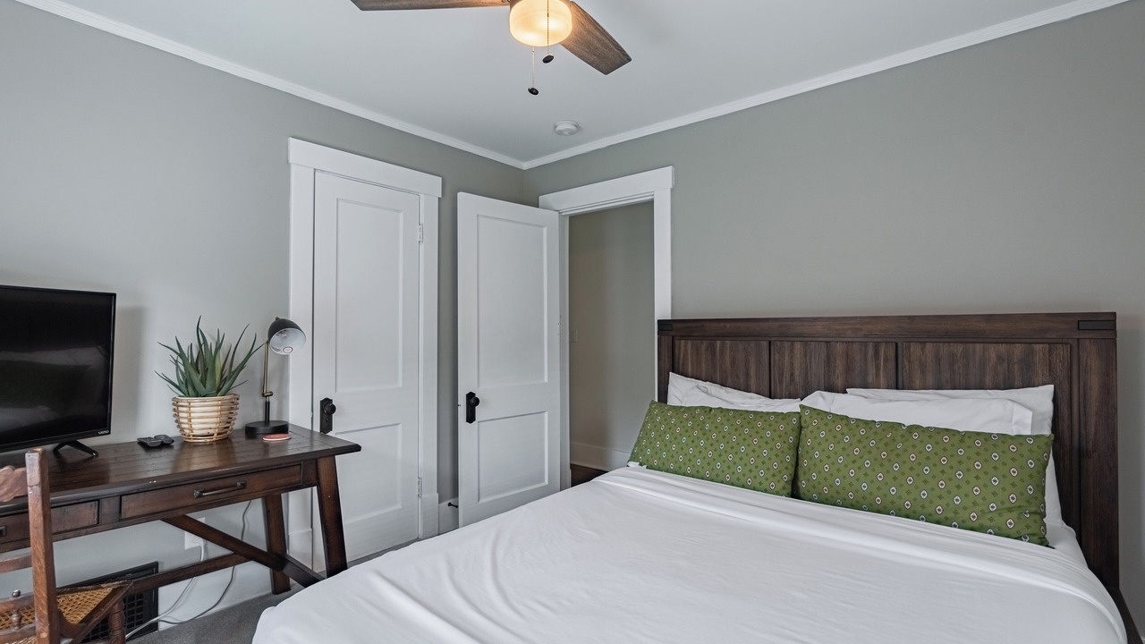 Photo of Bedroom in Dundee-Happy Hollow Historic District
