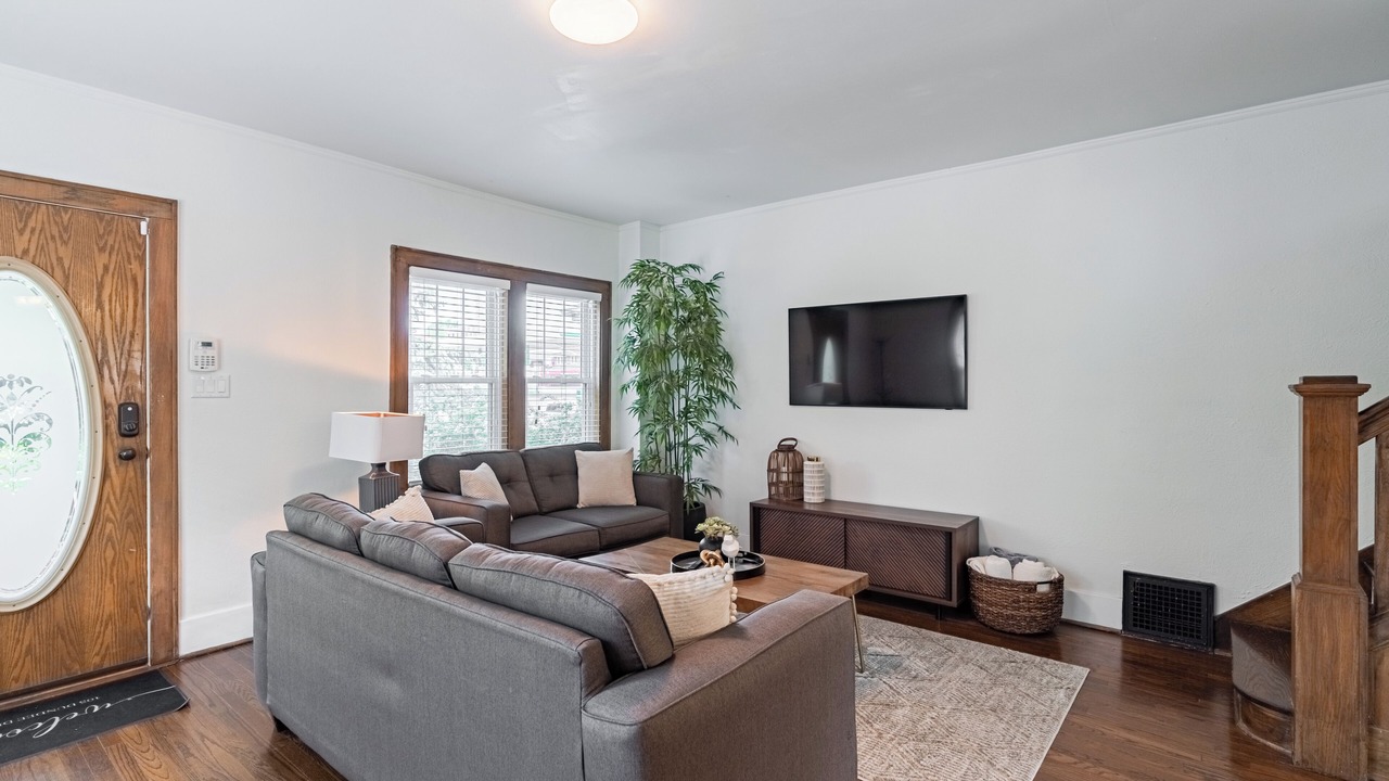 Photo of Livingroom in Dundee-Happy Hollow Historic District