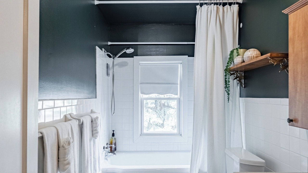 Photo of Bathroom in Dundee-Happy Hollow Historic District