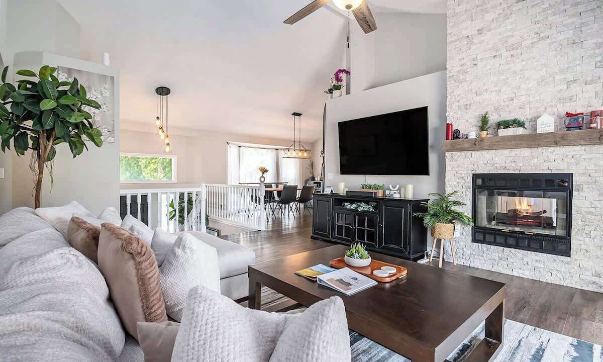 Photo of Livingroom in McArdle