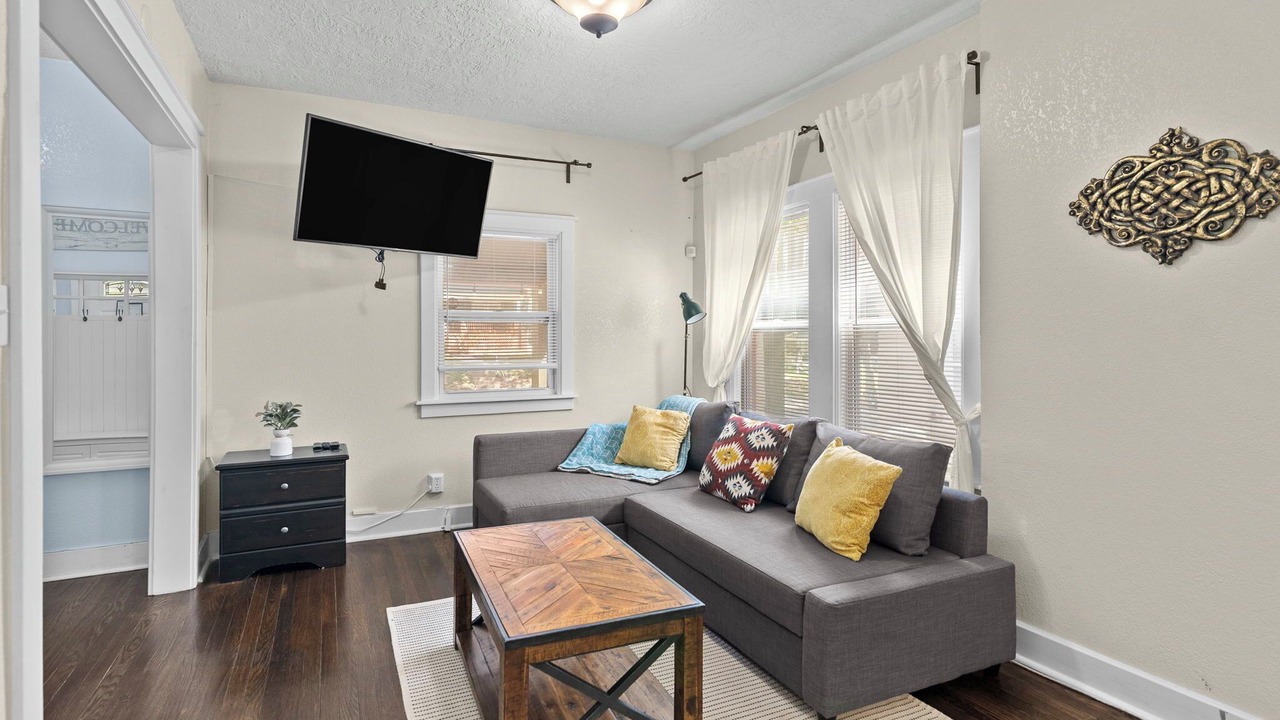 Photo of Livingroom in South Hyde Park