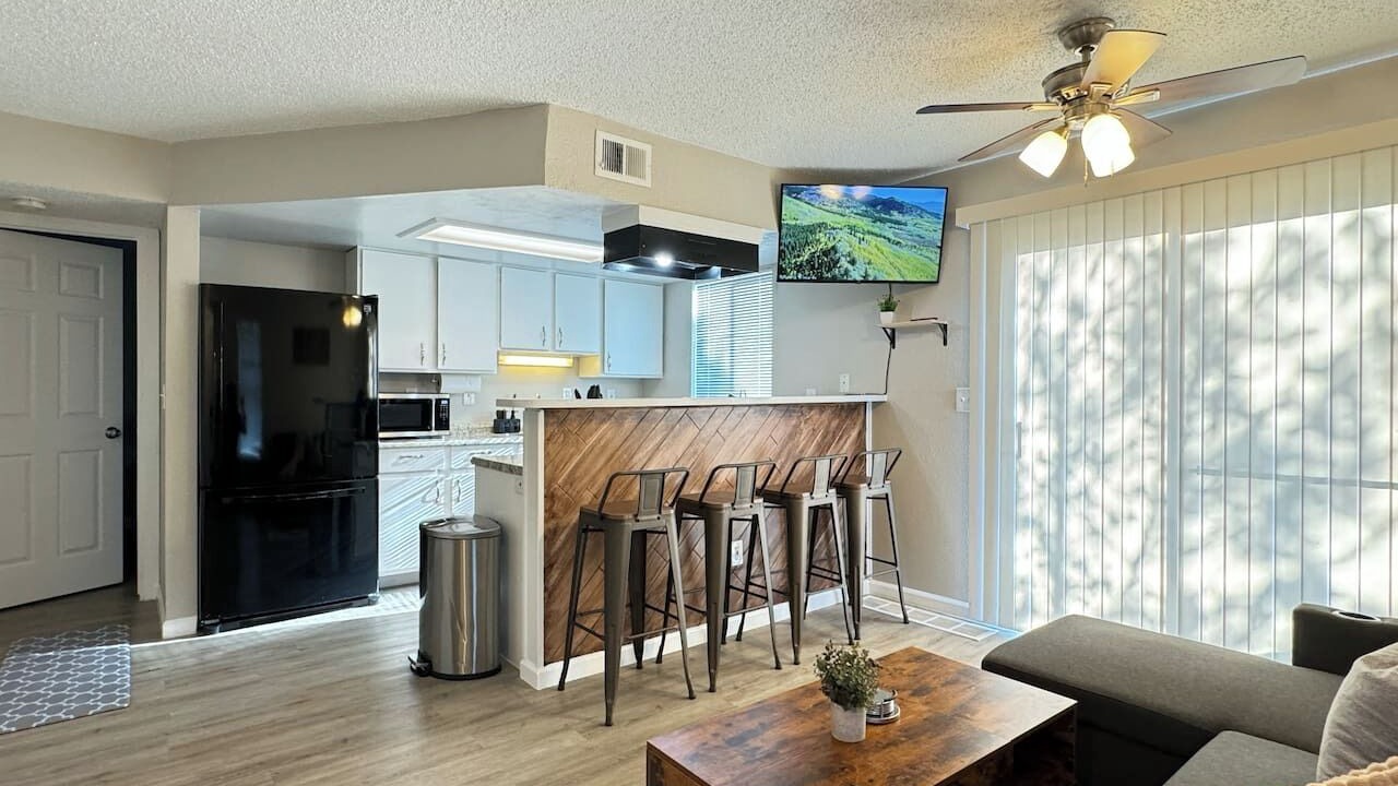 Photo of Livingroom in Tollgate Overlook