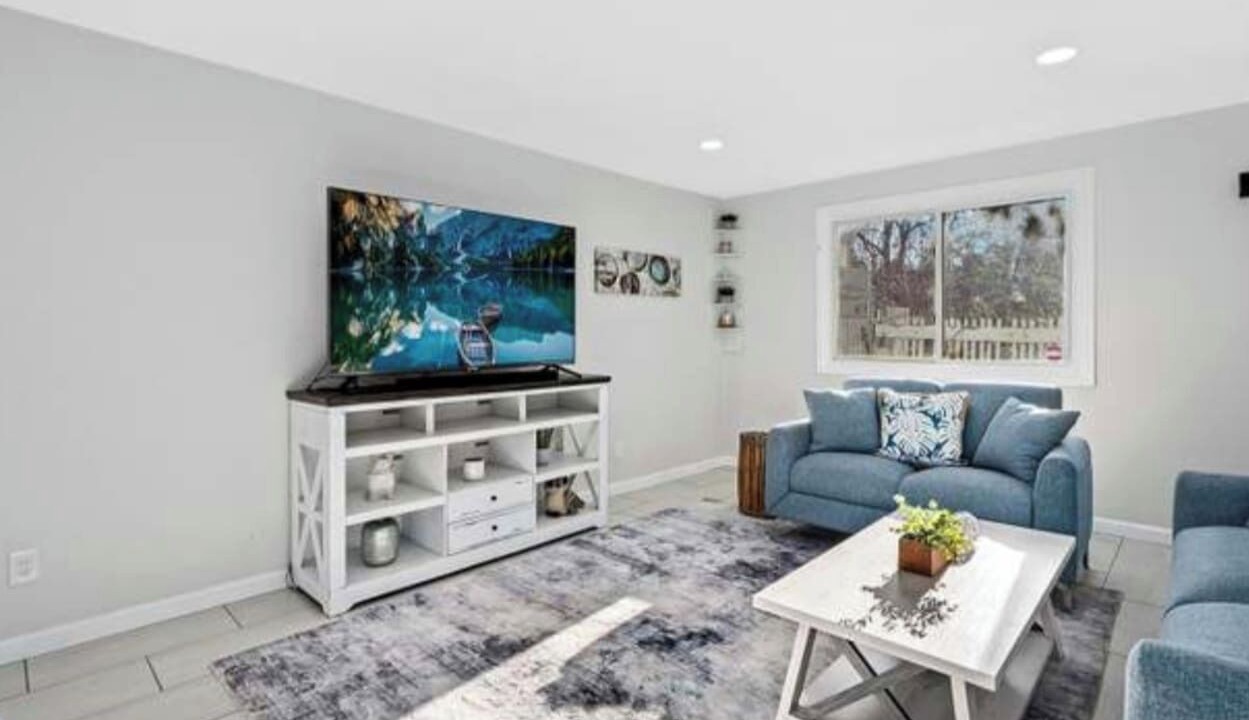 Photo of Livingroom in Dam East - West