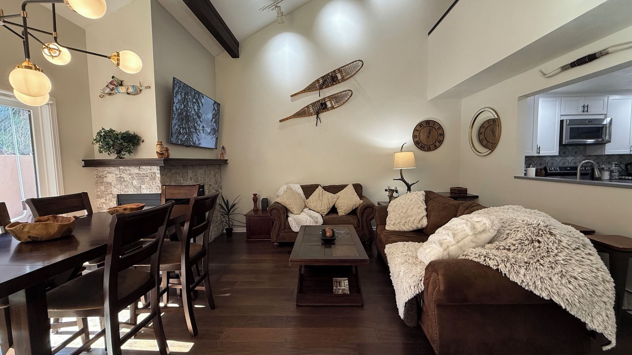 Photo of Livingroom in Cottonwood Heights