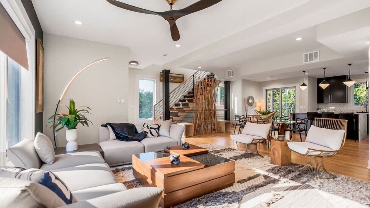 Photo of Livingroom in West Plaza