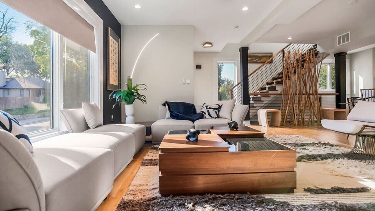 Photo of Livingroom in West Plaza