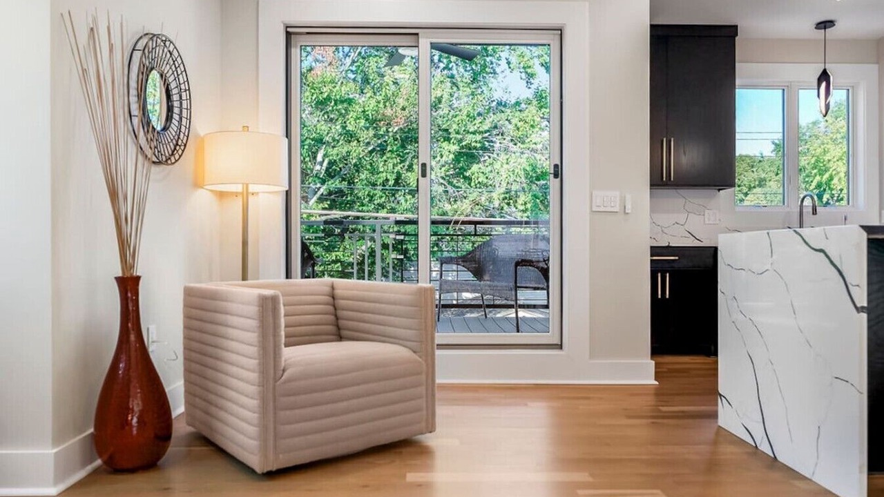 Photo of Livingroom in West Plaza