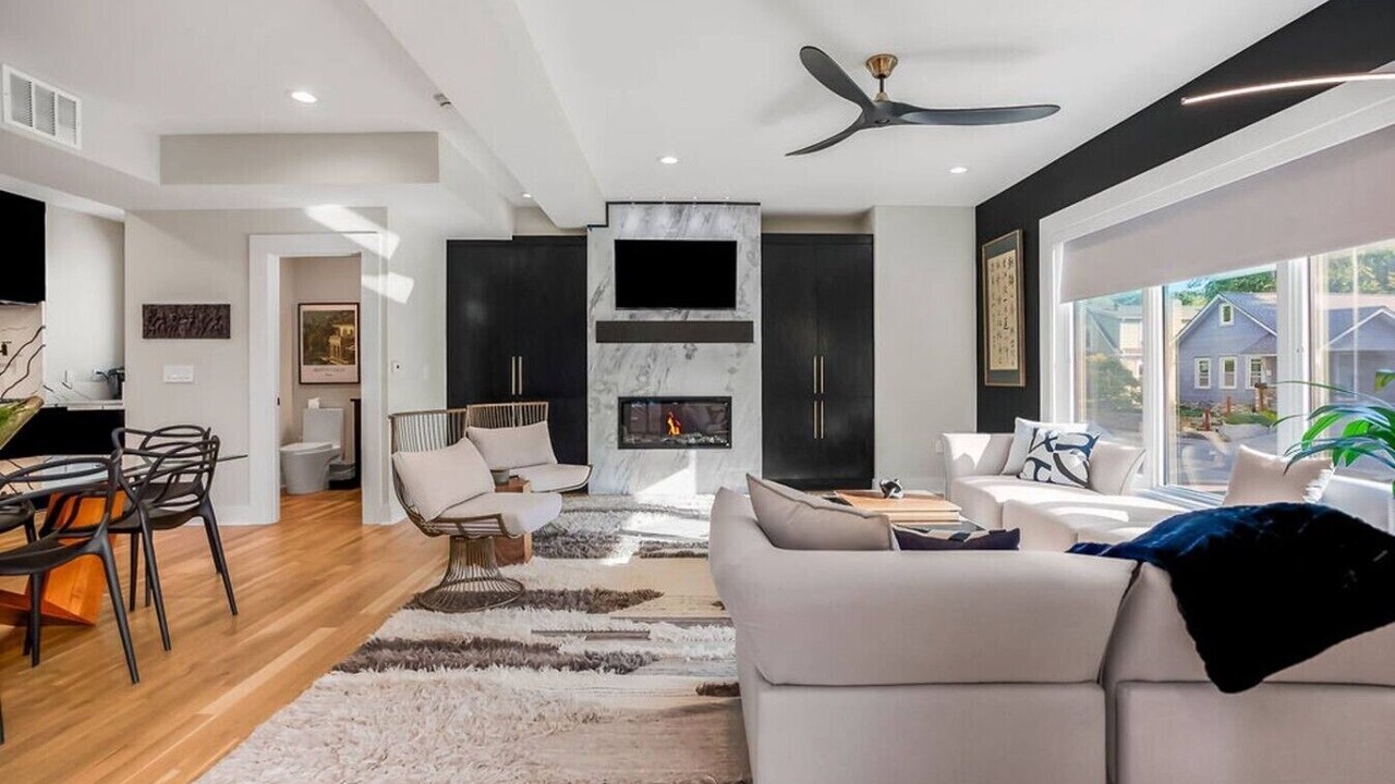 Photo of Livingroom in West Plaza