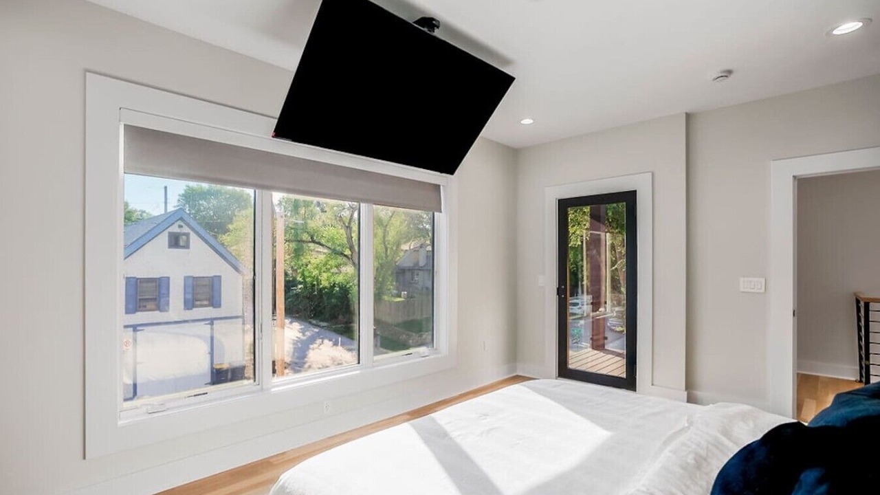 Photo of Bedroom in West Plaza