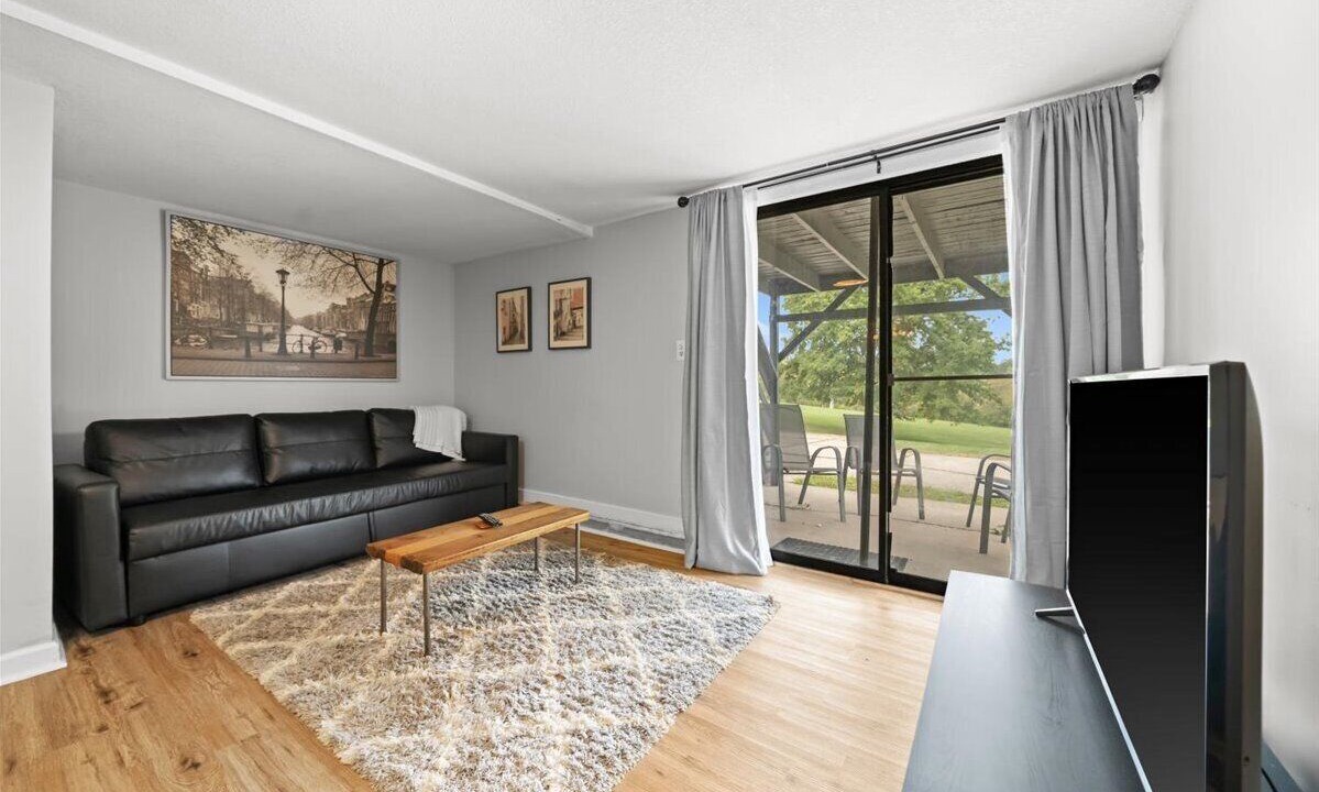 Photo of Livingroom in South Kansas City