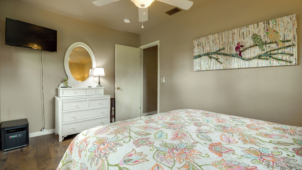 Photo of Bedroom in Grove