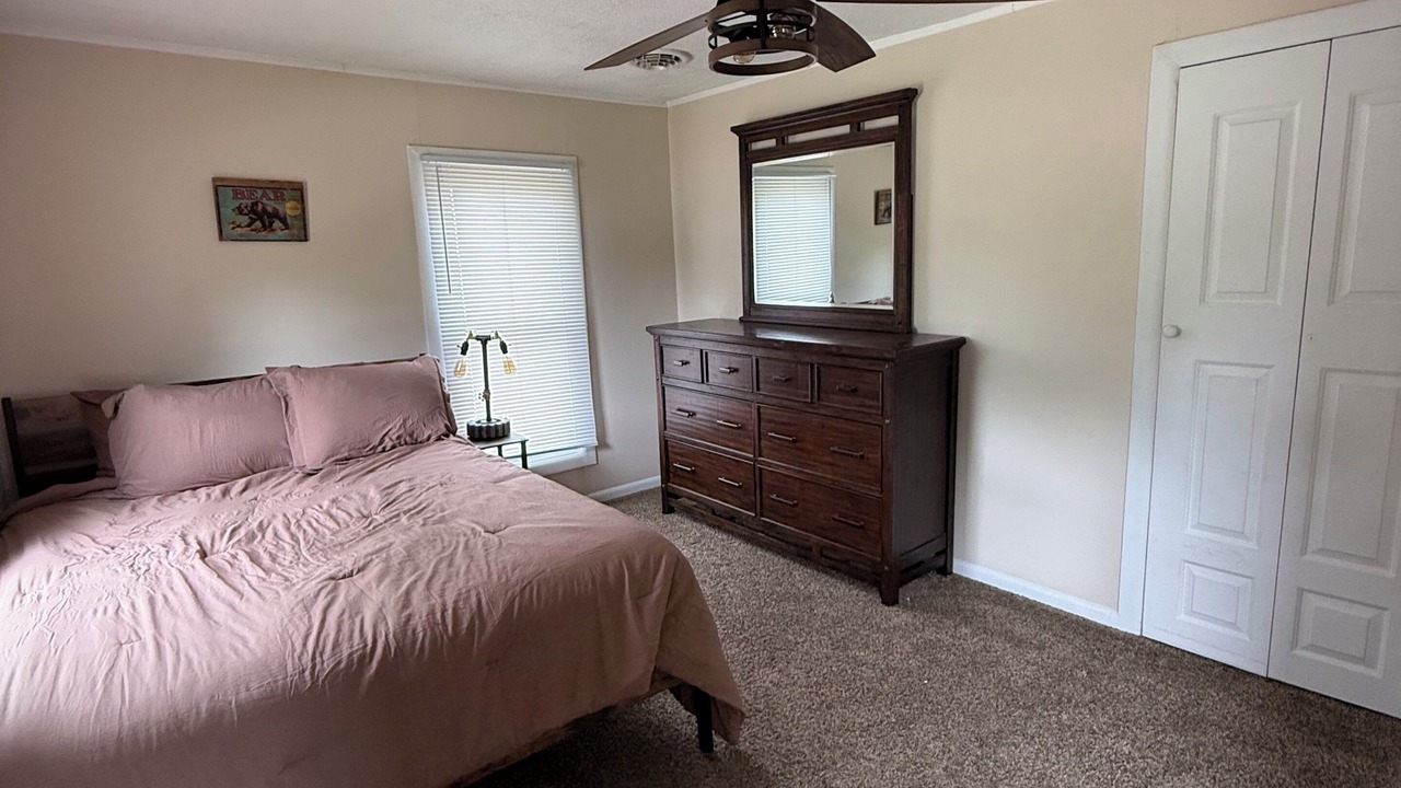 Photo of Bedroom in Solomon
