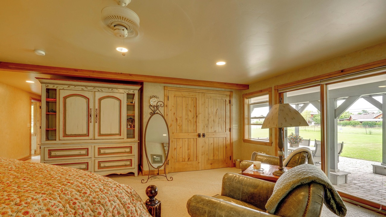 Photo of Bedroom in Midway