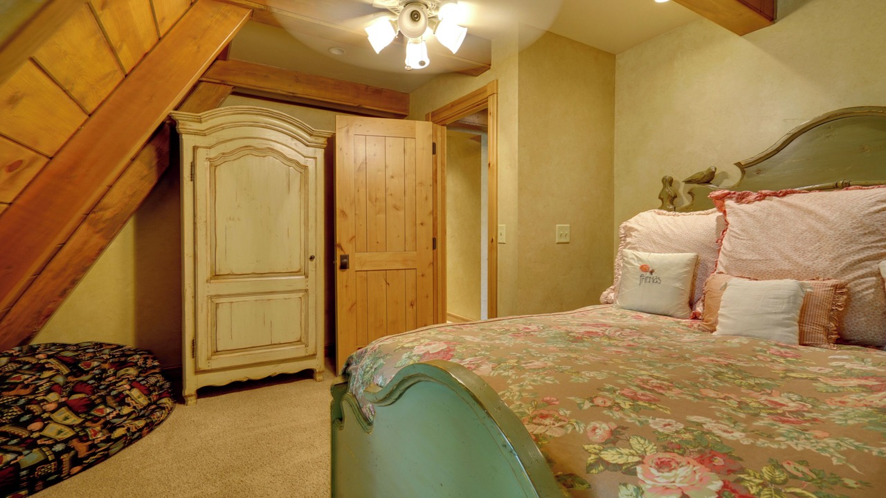 Photo of Bedroom in Midway