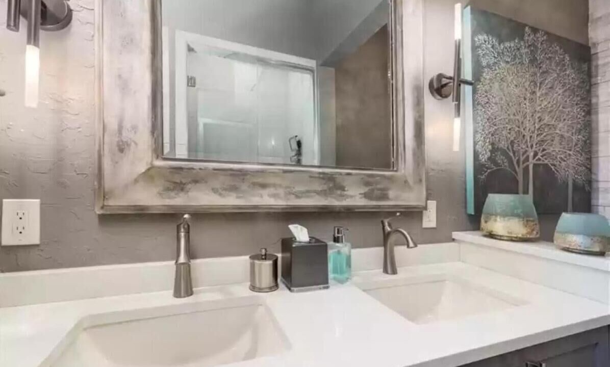 Photo of Bathroom in Lakeside Village