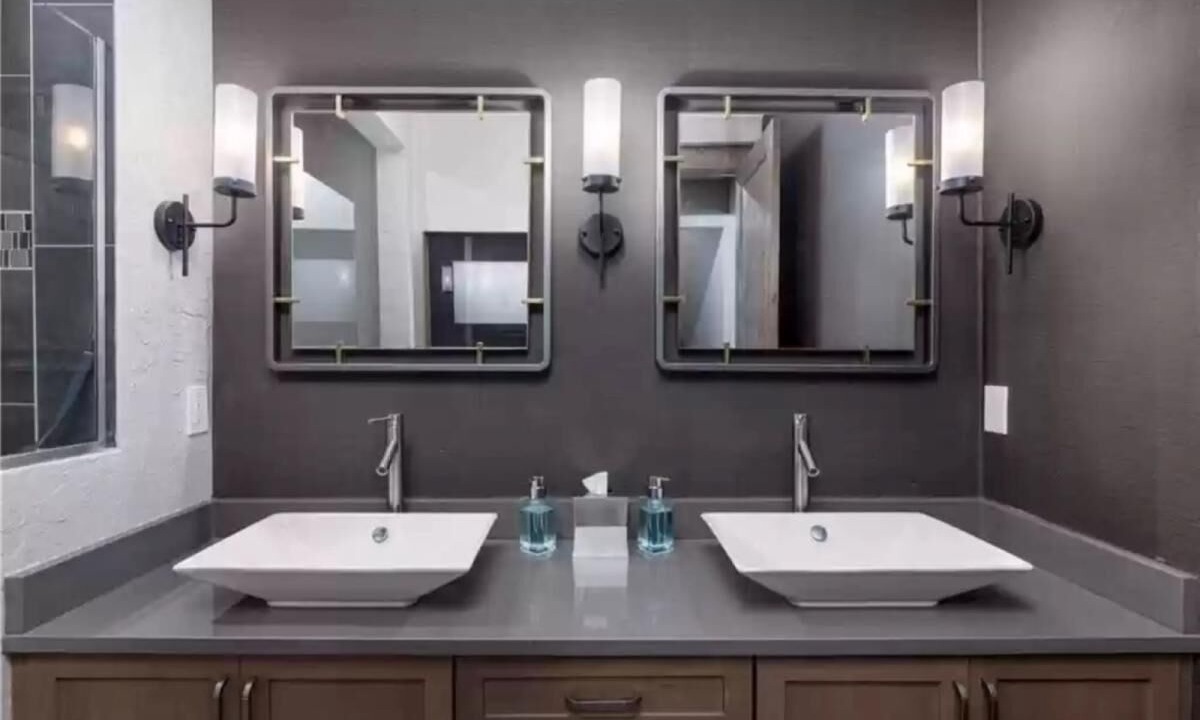 Photo of Bathroom in Lakeside Village