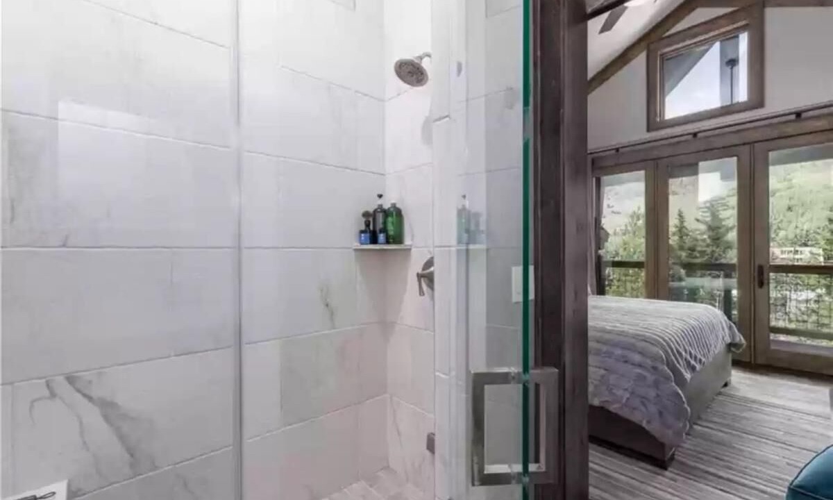 Photo of Bedroom in Lakeside Village