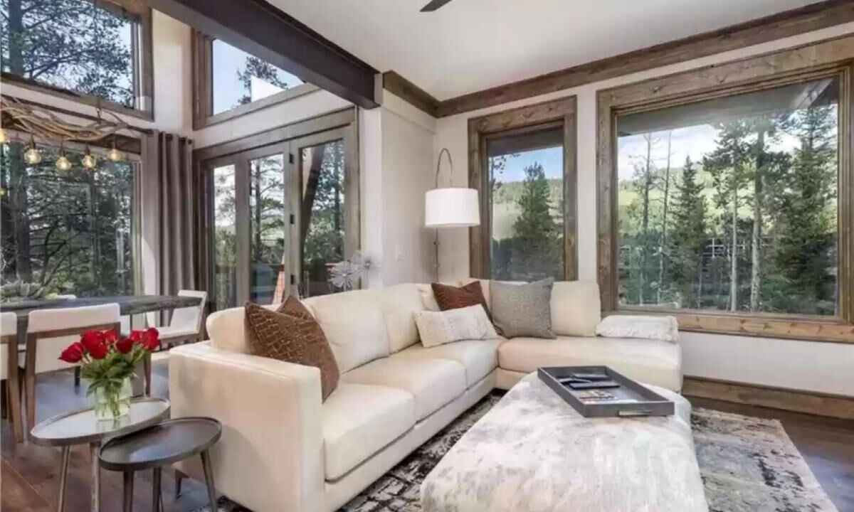 Photo of Livingroom in Lakeside Village