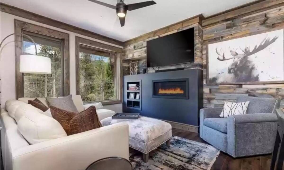 Photo of Livingroom in Lakeside Village