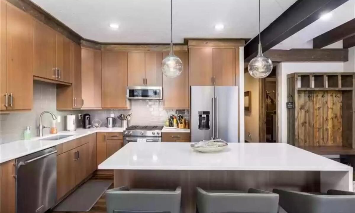 Photo of Kitchen in Lakeside Village