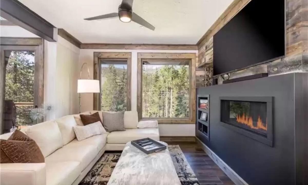 Photo of Livingroom in Lakeside Village