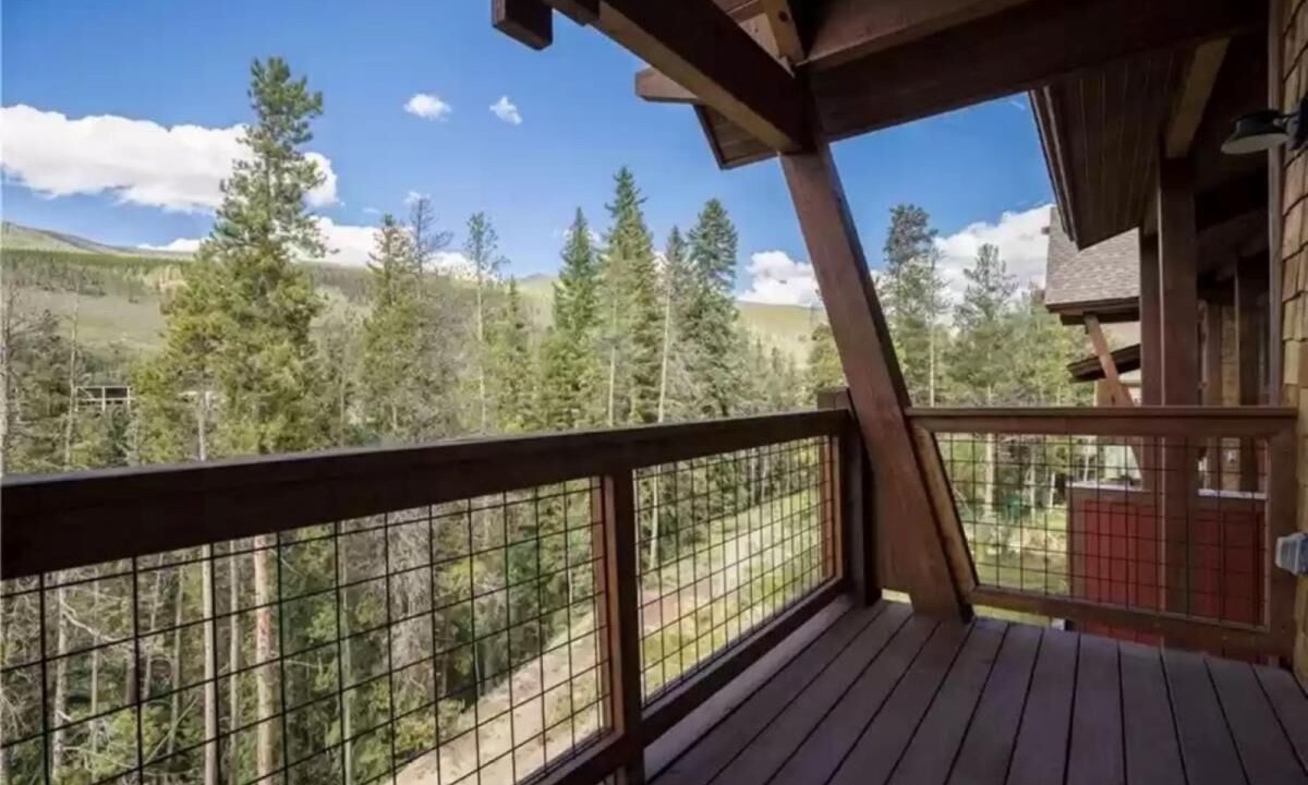Photo of Patio Balcony in Lakeside Village