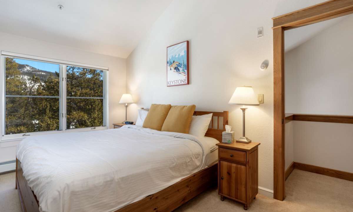 Photo of Bedroom in Lakeside Village