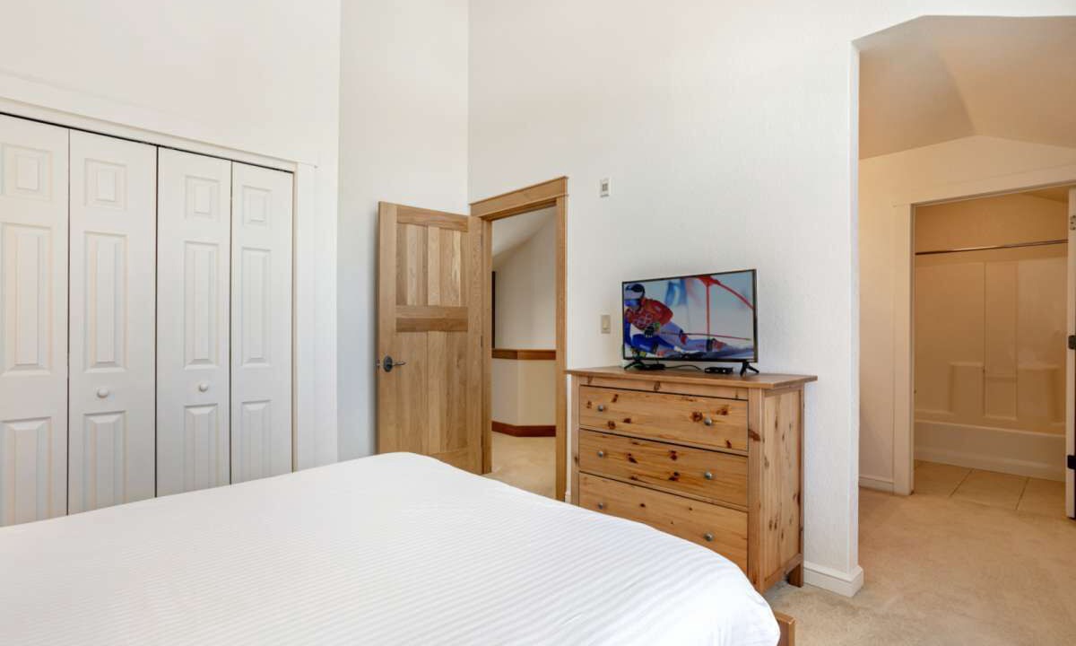 Photo of Bedroom in Lakeside Village