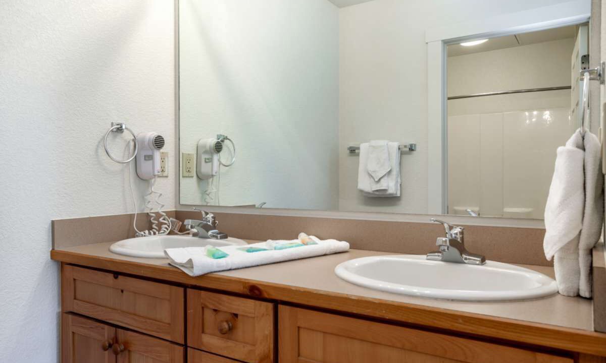 Photo of Bathroom in Lakeside Village