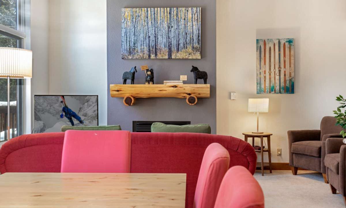 Photo of Livingroom in Lakeside Village