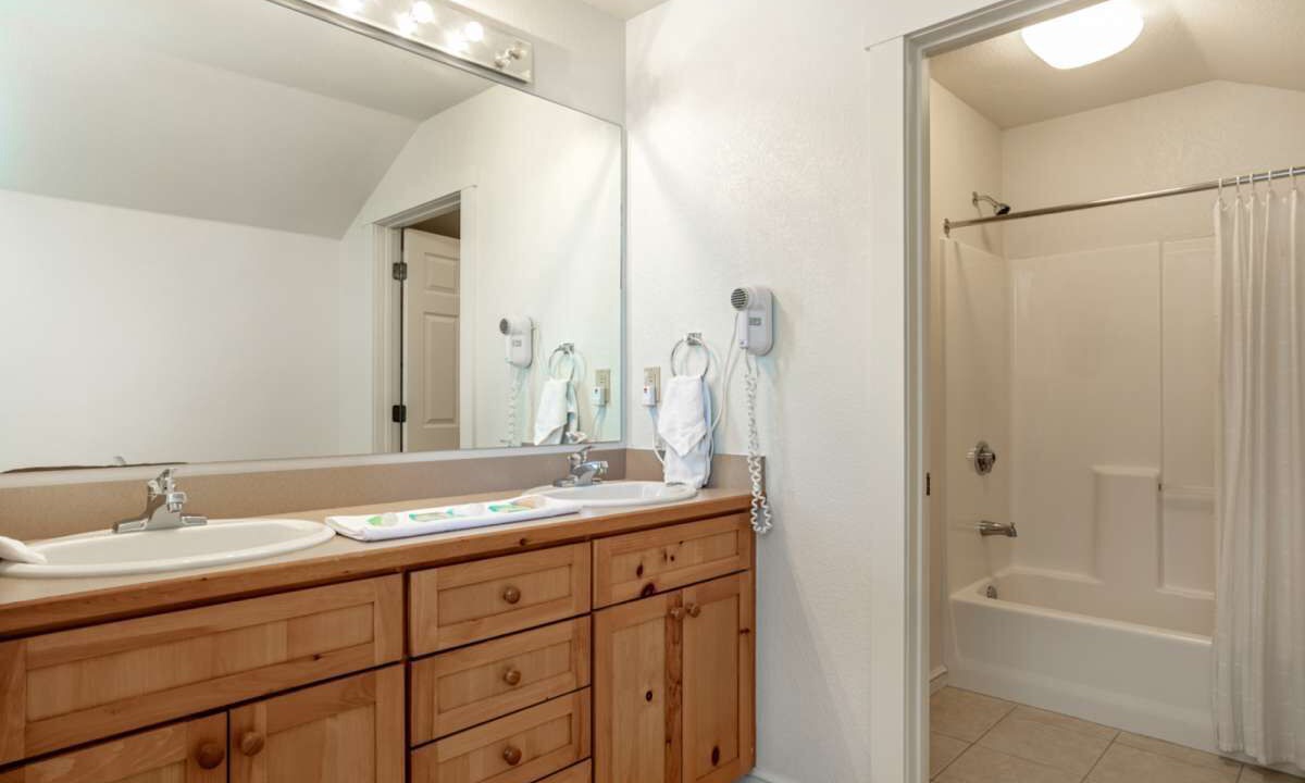 Photo of Bathroom in Lakeside Village