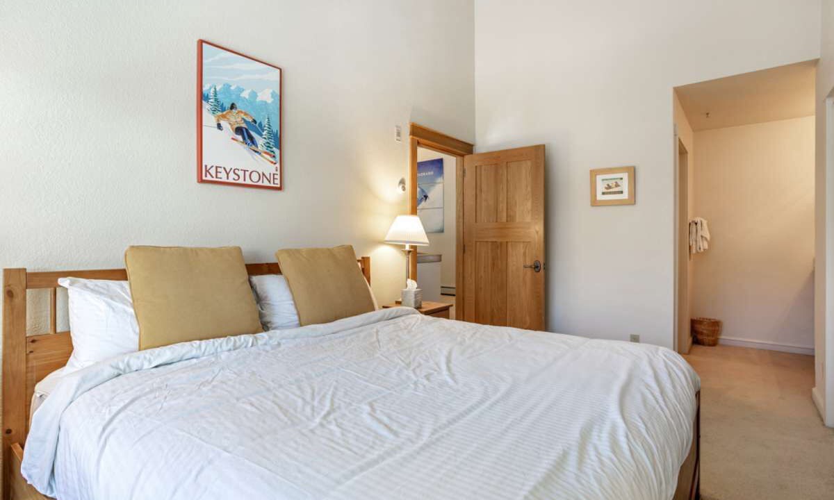 Photo of Bedroom in Lakeside Village