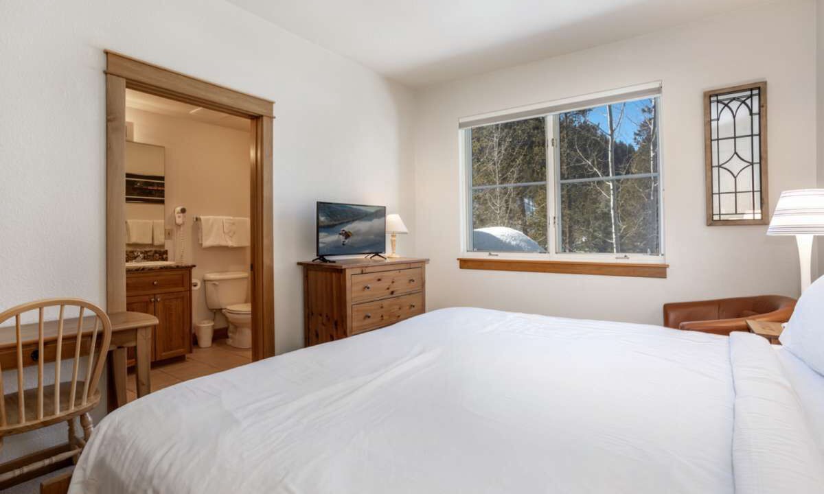 Photo of Bedroom in Lakeside Village