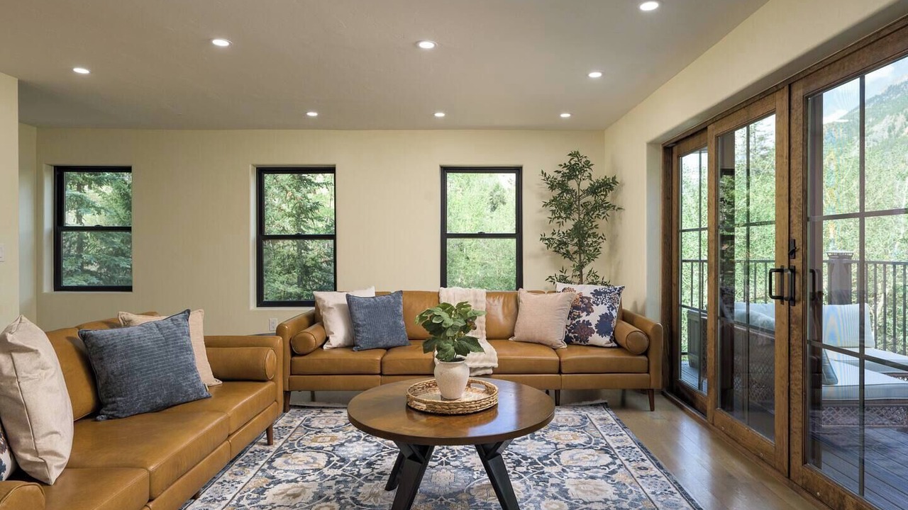 Photo of Livingroom in Historic District