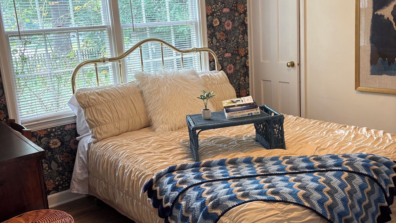 Photo of Bedroom in Roeland Park
