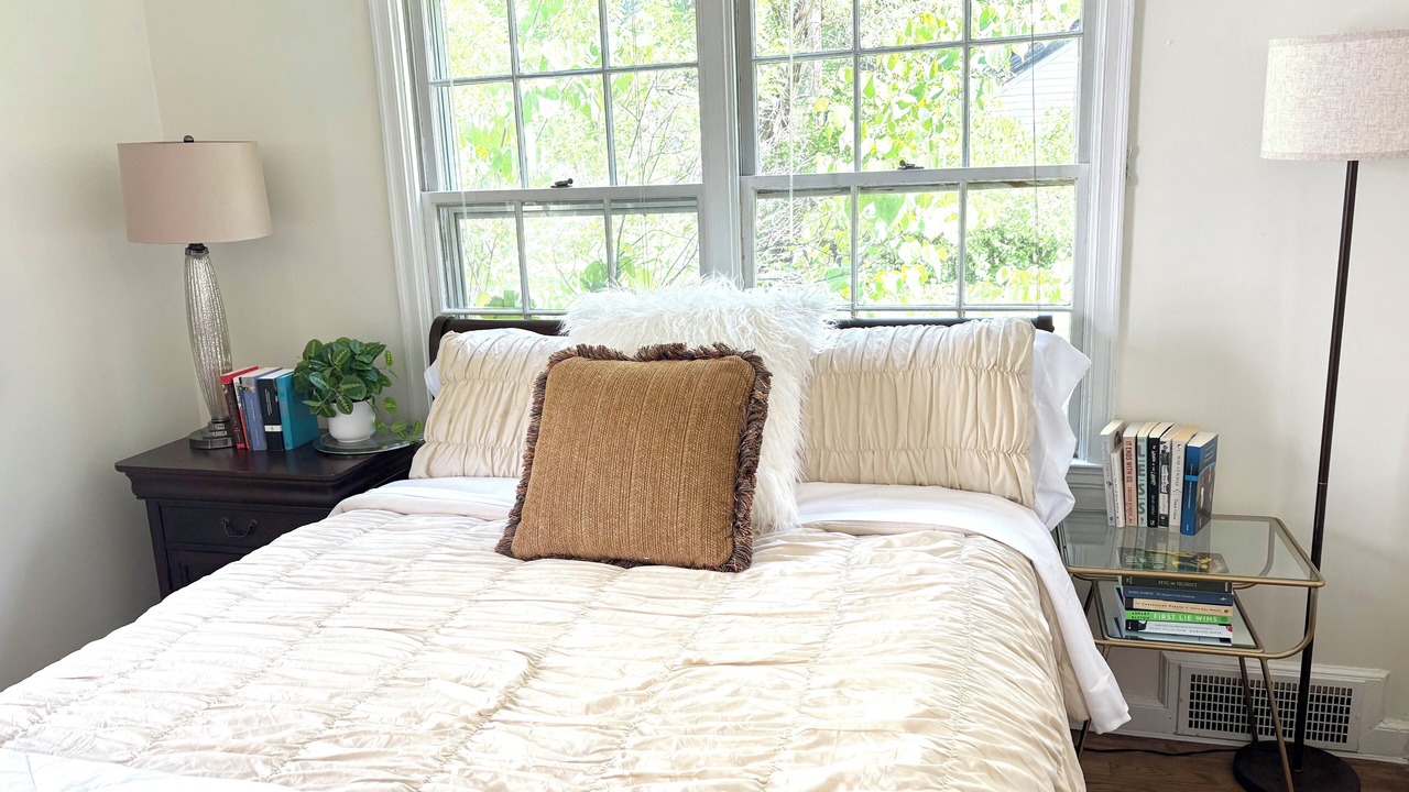 Photo of Bedroom in Roeland Park