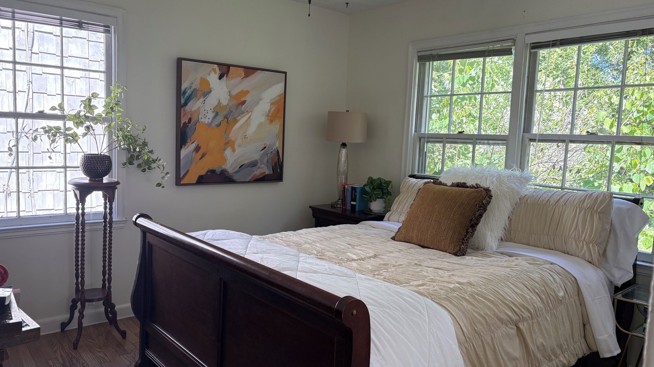 Photo of Bedroom in Roeland Park