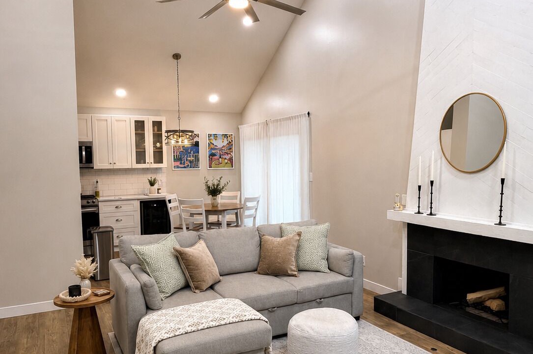Photo of Livingroom in Lenexa