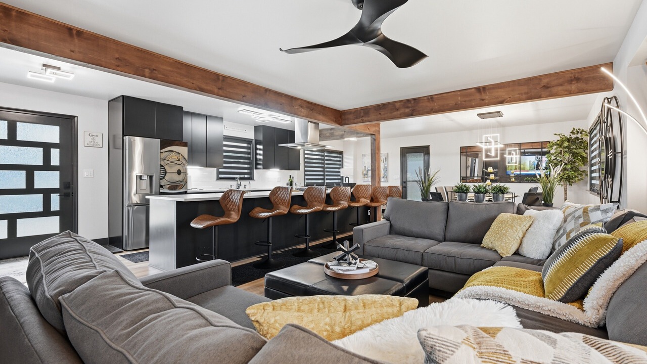 Photo of Livingroom in South Central Omaha
