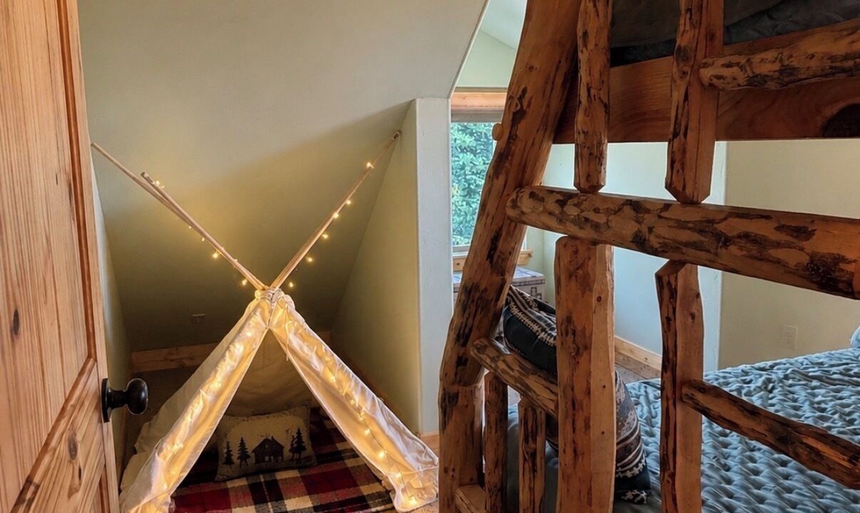 Photo of Bedroom in Indian Mountain