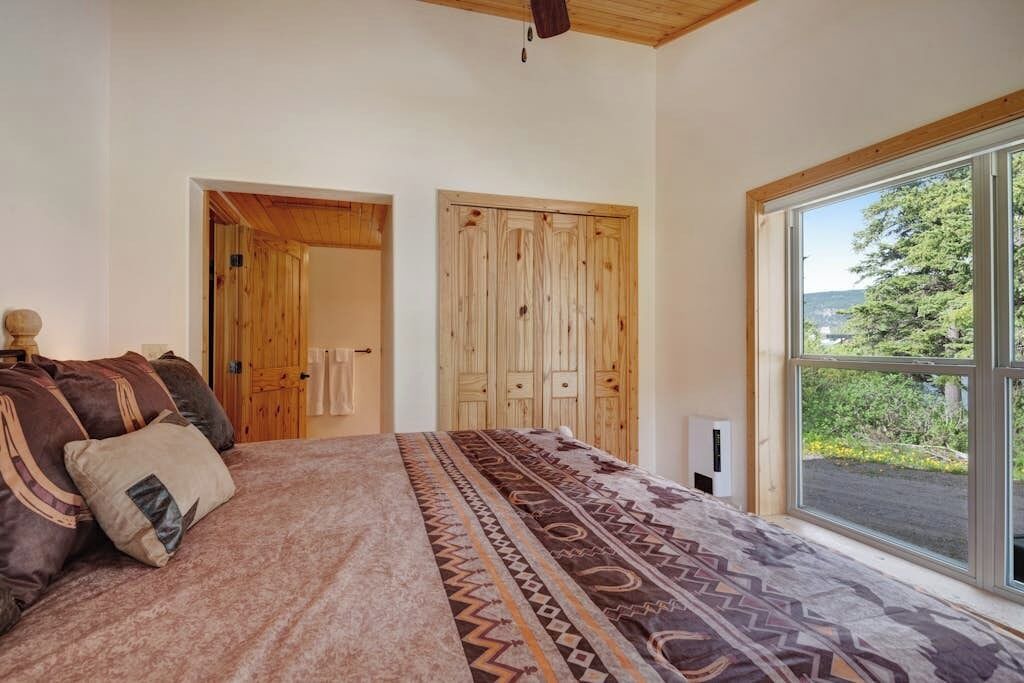 Photo of Bedroom in South Fork