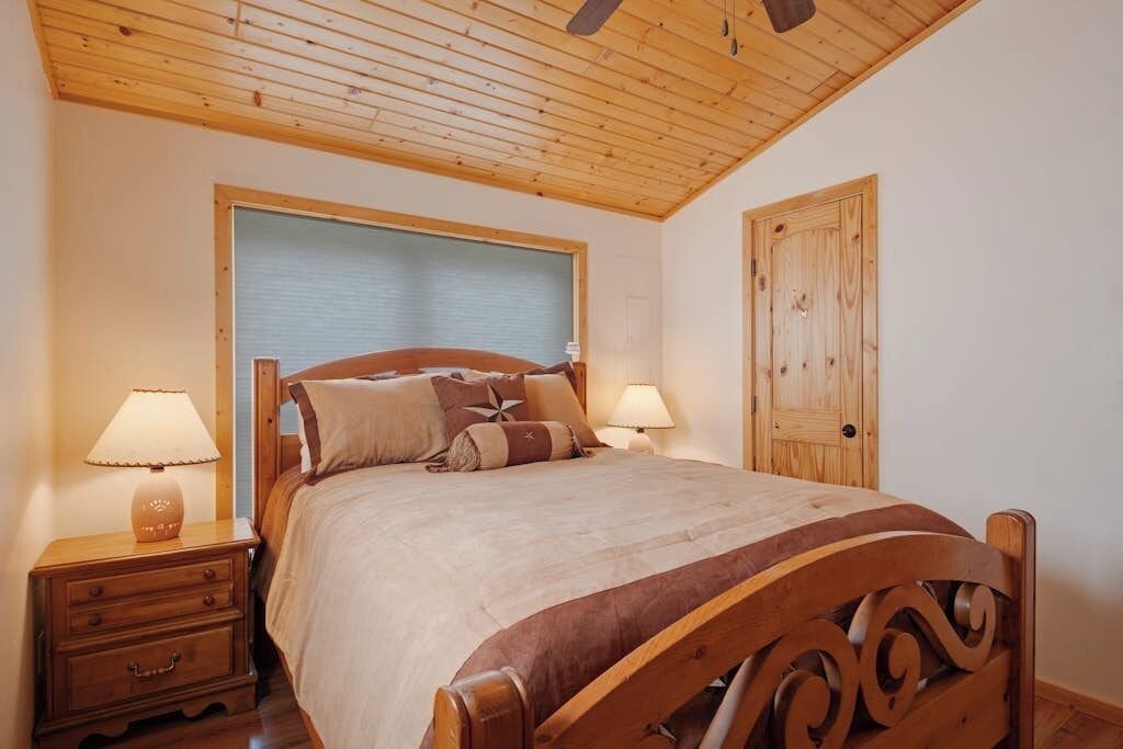 Photo of Bedroom in South Fork