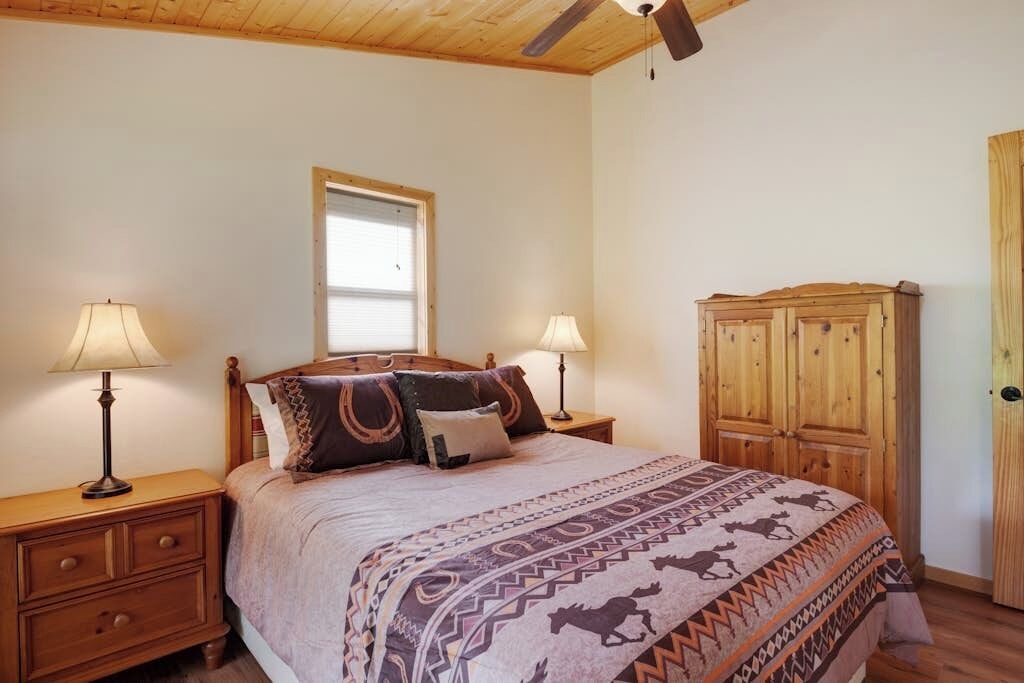 Photo of Bedroom in South Fork
